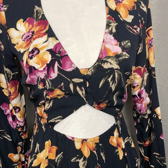 Kendall & Kyle Floral Long Sleeve Cutout Dress - Picture 5 of 8